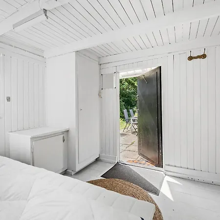 4 Bedroom Amazing Home In Martofte Feriehus