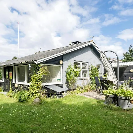 Stunning In With Wifi Holiday home Martofte