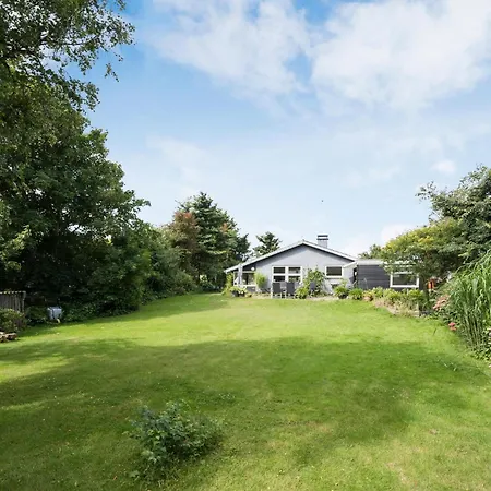 Feriehus 4 Bedroom Amazing Home In Martofte *