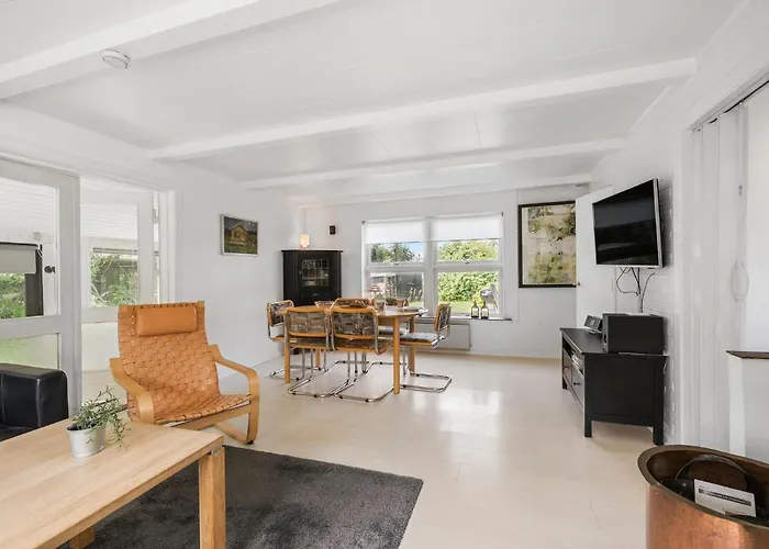 Nyaraló 4 Bedroom Amazing In Martofte